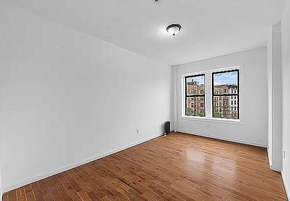 5th image of 620 W 170th St #2EE
