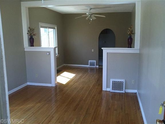 2nd image of 335 Lakeview Ave