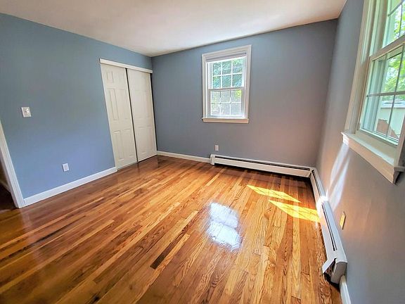 5th image of 25 Riverdale Ave