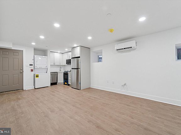 4th image of 812 W Roosevelt Blvd #6