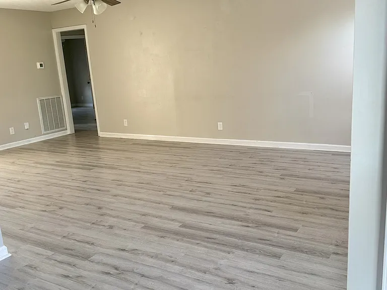 1104 Connemara Way — Photo 5