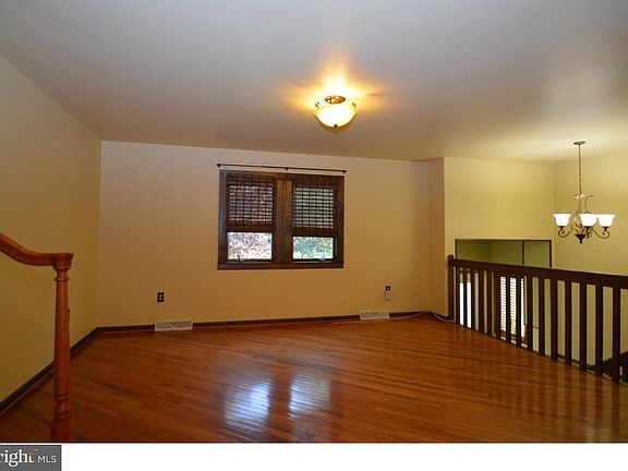 3rd image of 258 Emelia Dr