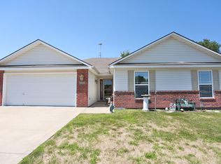 430 SW Graystone Dr, Grain Valley, MO 64029