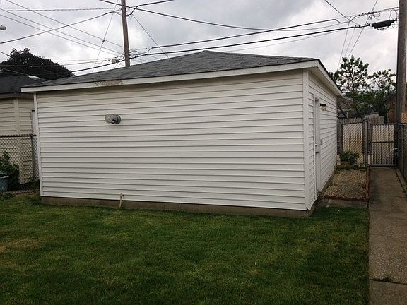 4th image of 7848 Moody Ave