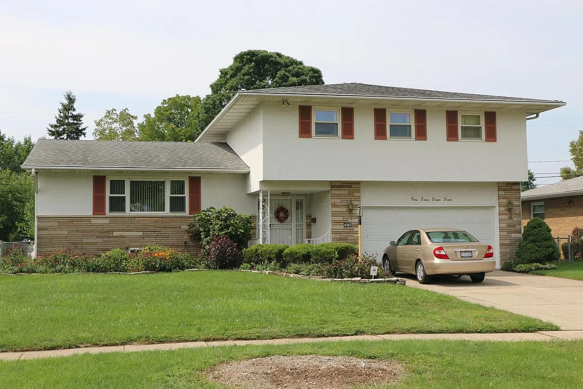 4787 Almont Dr photo 1