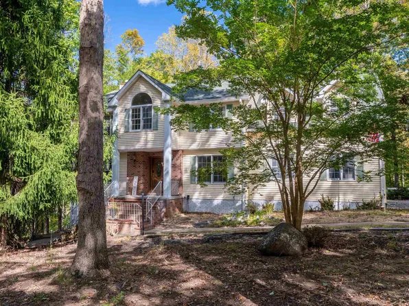 8 Bridlewood Dr, Palmyra, VA 22963