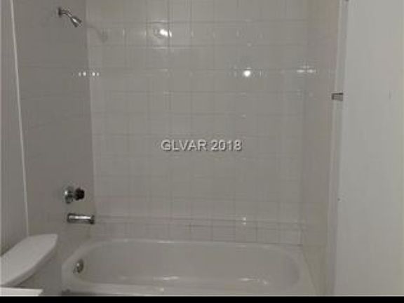 5th image of 4300 N Lamont St APT 228