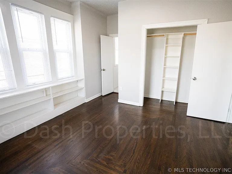 2604 E 7th St S — Photo 23