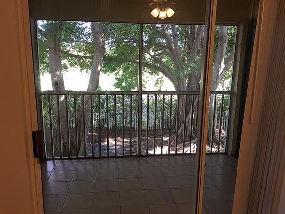 5th image of 15202 Glenmoor Dr