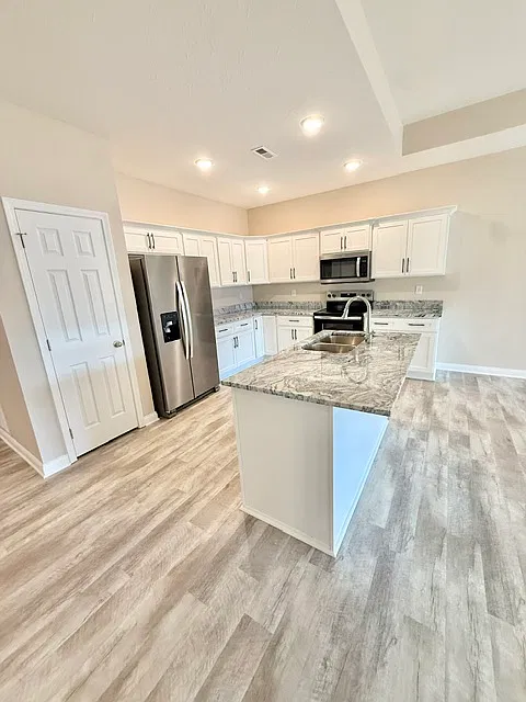 3 bed, 1450 sqft, $1,700 — Photo 3