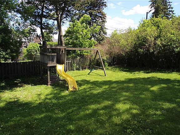 3rd image of 211 Standish Dr