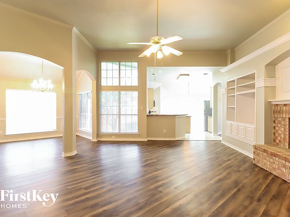 3rd image of 2204 Reedway Ct