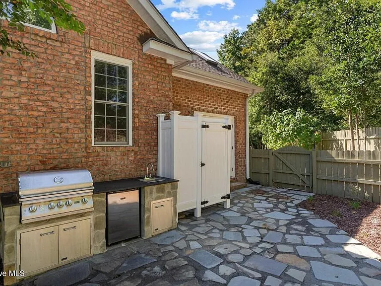 8825 Sawmill Creek Ln — Photo 18