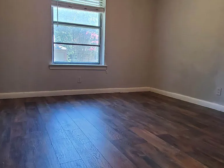 427 Royal Crest Dr — Photo 11