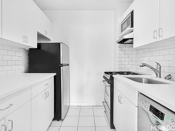 4th image of 43 W 16th St APT 11A