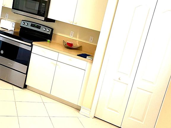 4th image of 7819 Regal Heron Cir