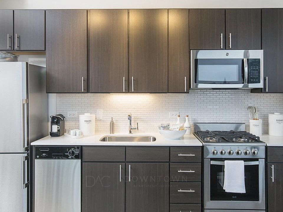 1st image of 152 W Superior St #2009