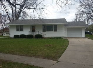 35 10th St, Woodbine, IA 51579