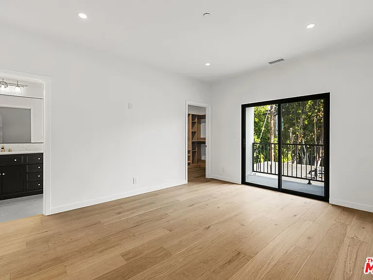 824 N Orange Grove Ave — Photo 12