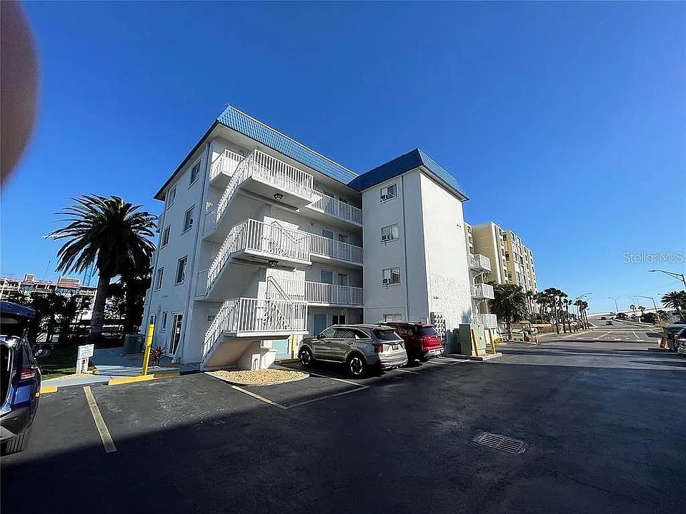 1st image of 800 Bayway Blvd APT 26
