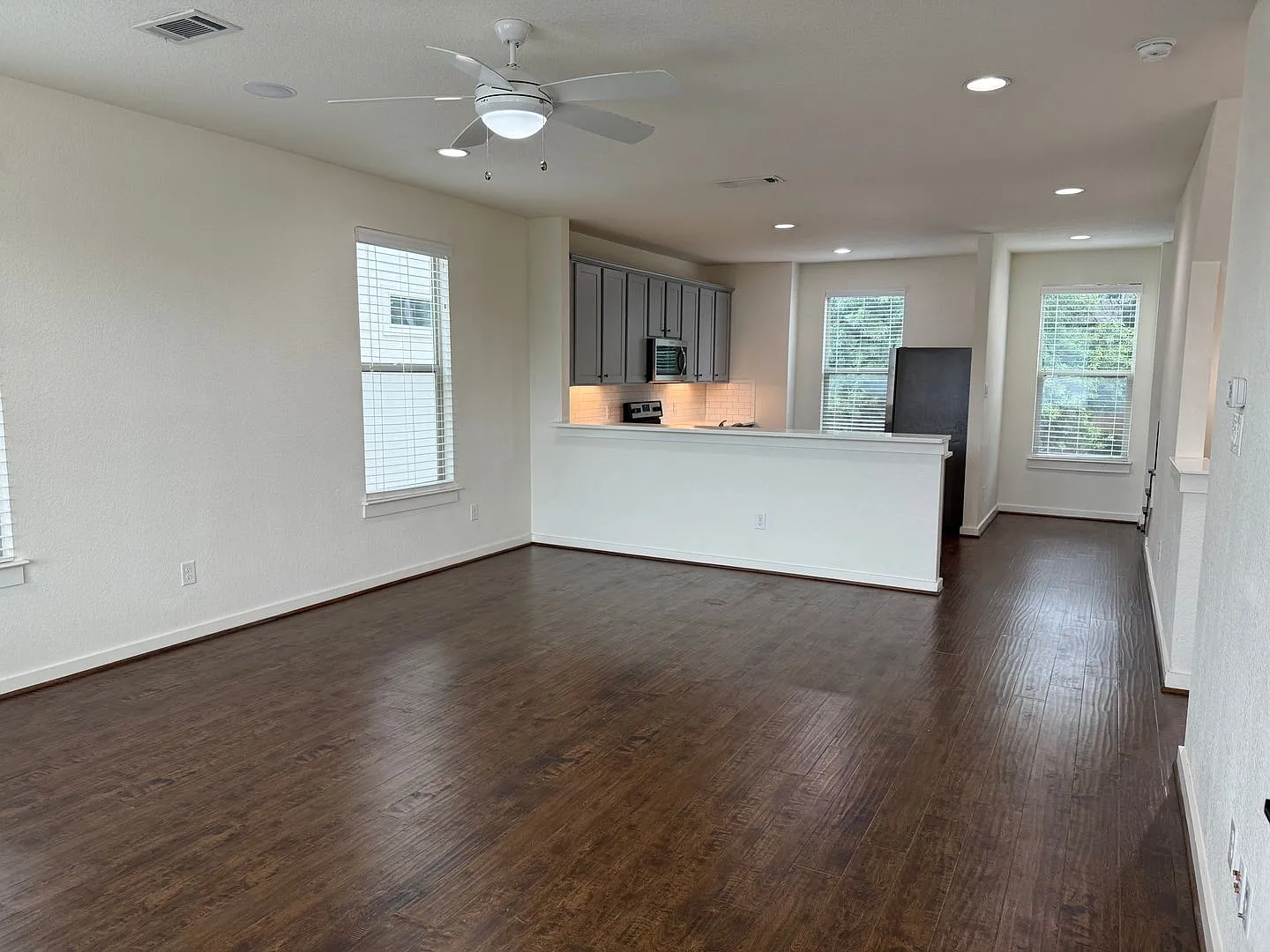 ** Move In Summer 2028 ** 5-Bedroom 5.5 Bath, Walking Distance To The Tcu Campus — Photo 2