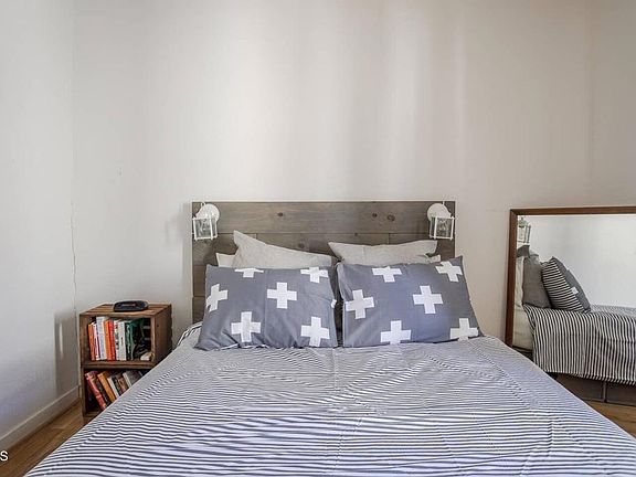 2nd image of 2033 Echo Park Ave #2033