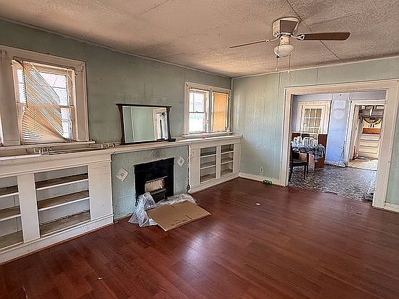 4th image of 1603 Giddings St