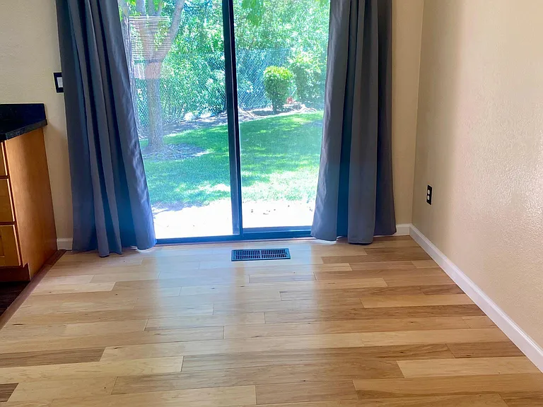 2214 Renwick Ln — Photo 4