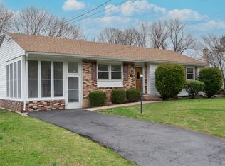 6011 Robert Dr, Mechanicsburg, PA