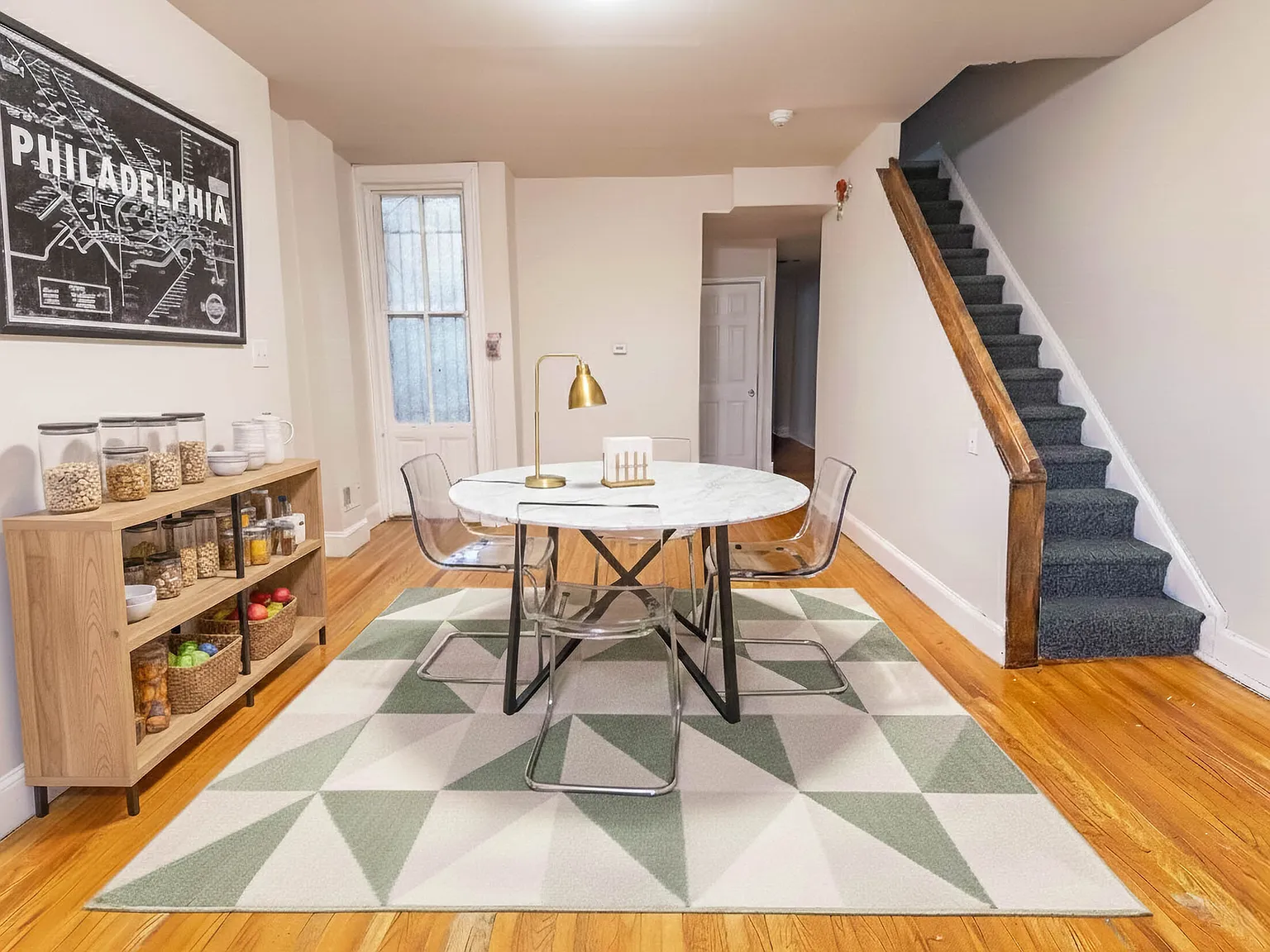 5 bed, 2.5 bath, 1250 sqft, $4,375 — Photo 2