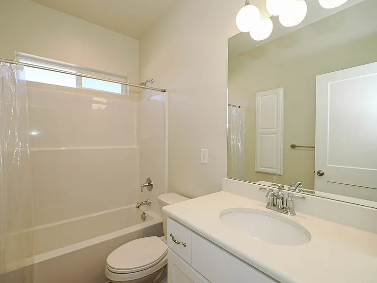 251 E 1280 N — Photo 36