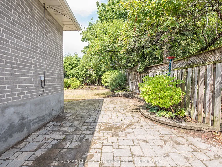 8 Weber Dr — Photo 25