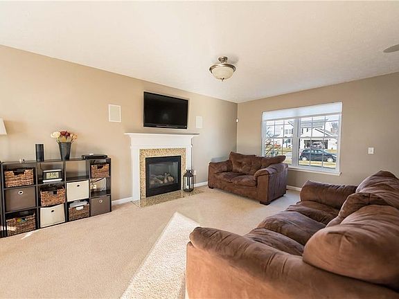 4th image of 92 Doncaster Trl