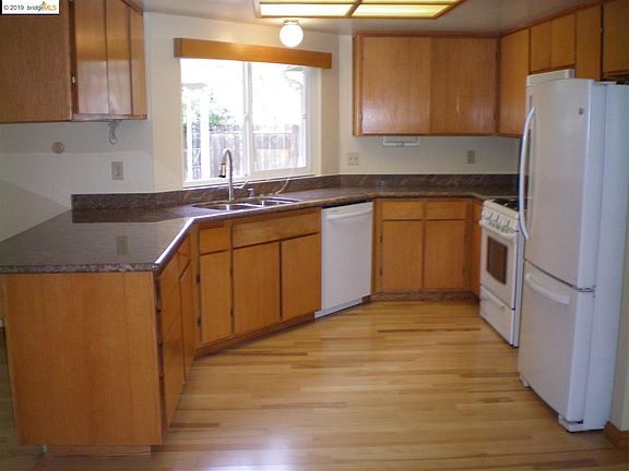 3rd image of 24 Kingswood Dr