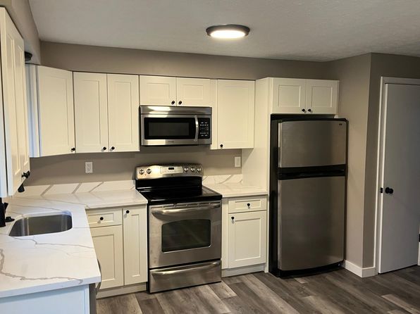 230 Parkwood Cir APT 3