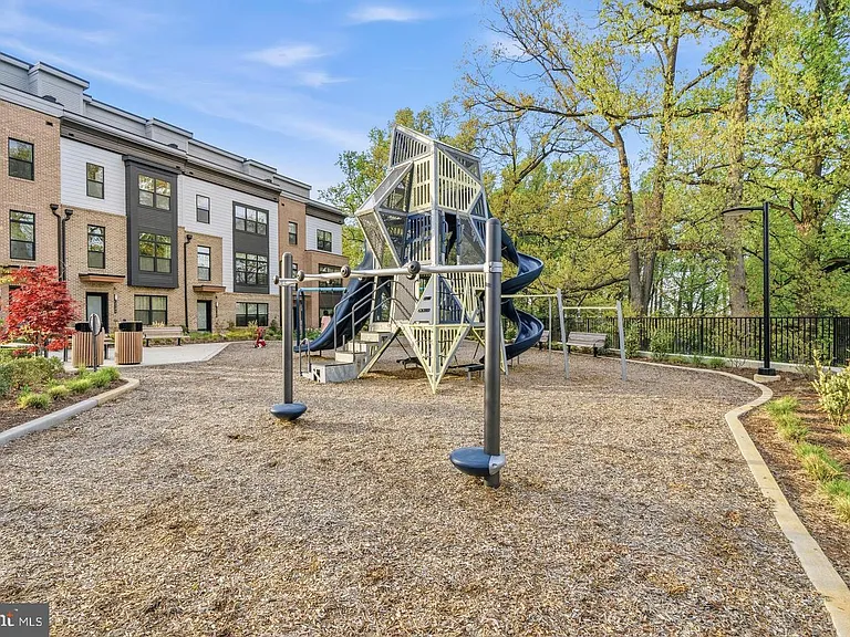 2106 Tysons Ridgeline Rd — Photo 26