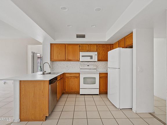 3rd image of 4015 E ANDERSON Drive