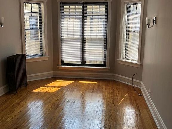 2nd image of 6364 N Hermitage Ave #63681