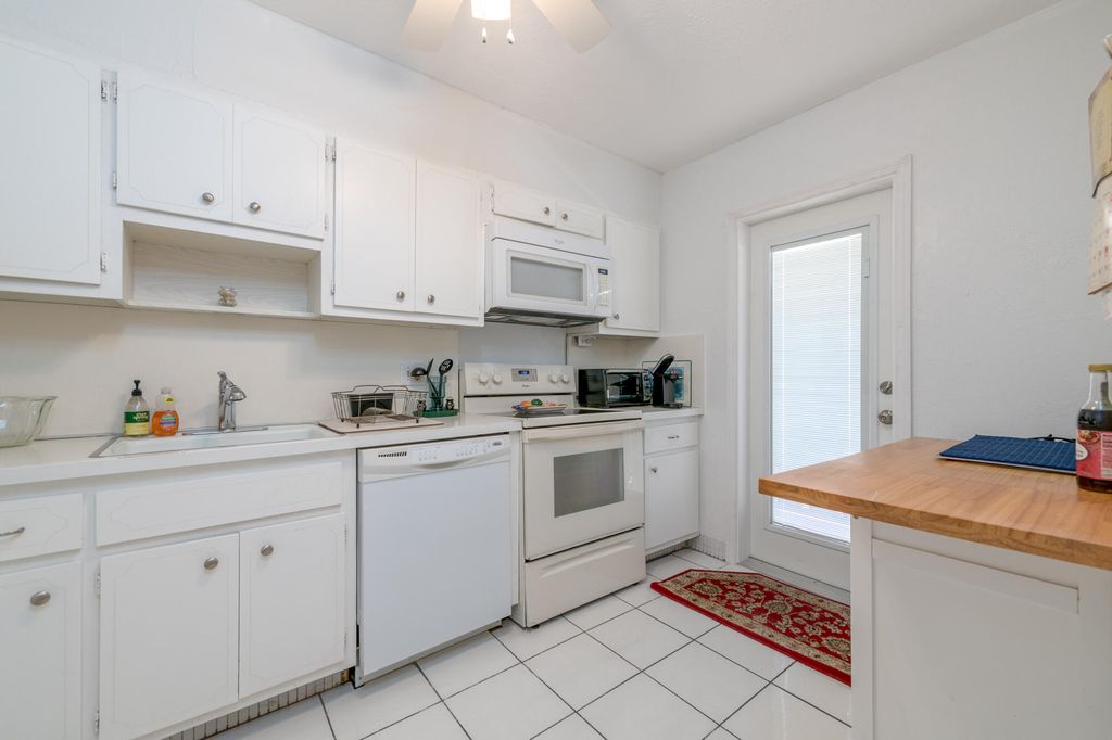 2731 NE 14th Street Causeway #427, photo 4