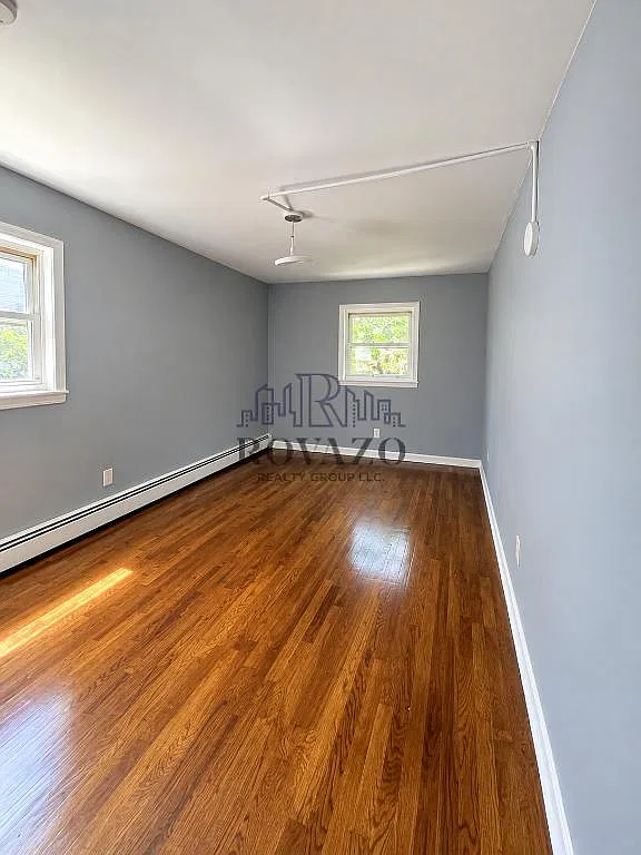 3 bed, 1.0 bath, $2,150 — Photo 4