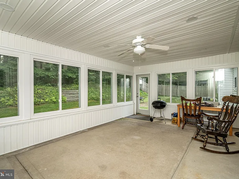 1744 Lark Ln — Photo 34