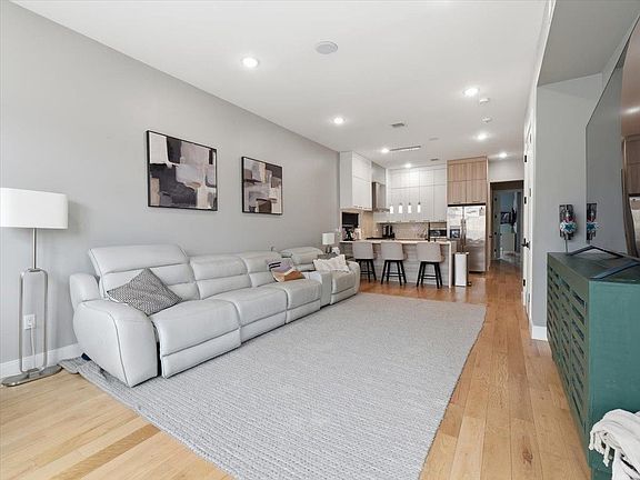3rd image of 19 Eastern Pkwy Unit 1