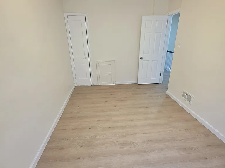 5449 Claridge St — Photo 15