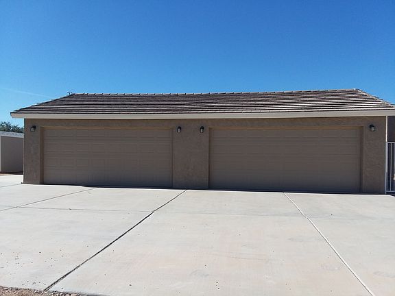 4 car garage/workshop