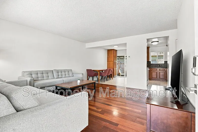 3 bed, 1.5 bath, 1080 sqft, $5,200 — Photo 2