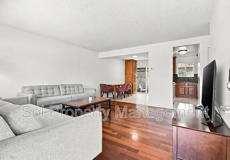 426 Swift St — Photo 2