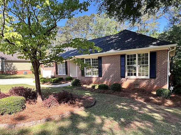 3rd image of 135 Pebble Creek Dr