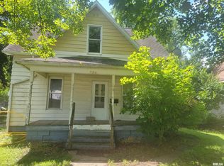706 School St, Nokomis, IL 62075