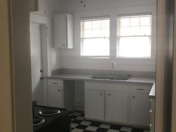 5th image of 3675 Hedrick St #1