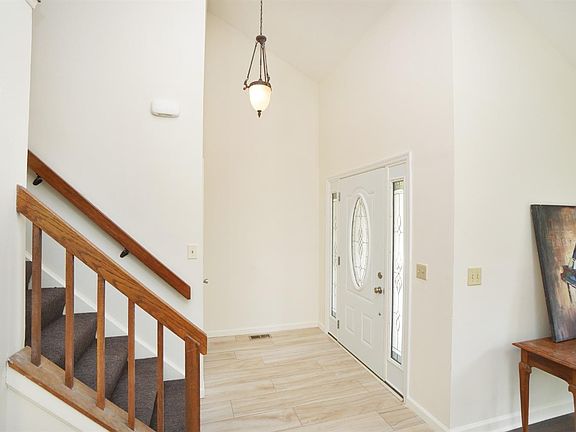 3rd image of 5275 Fieldstone Ct